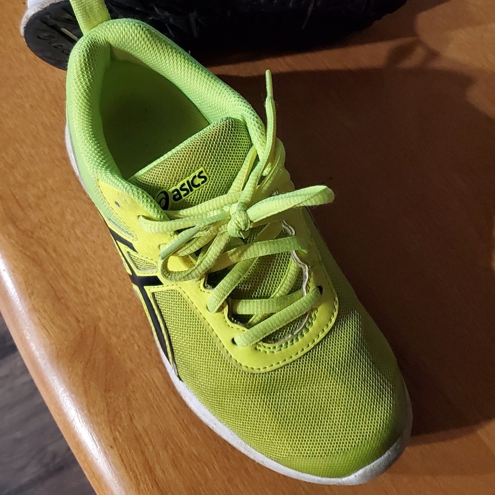 Boys shoes